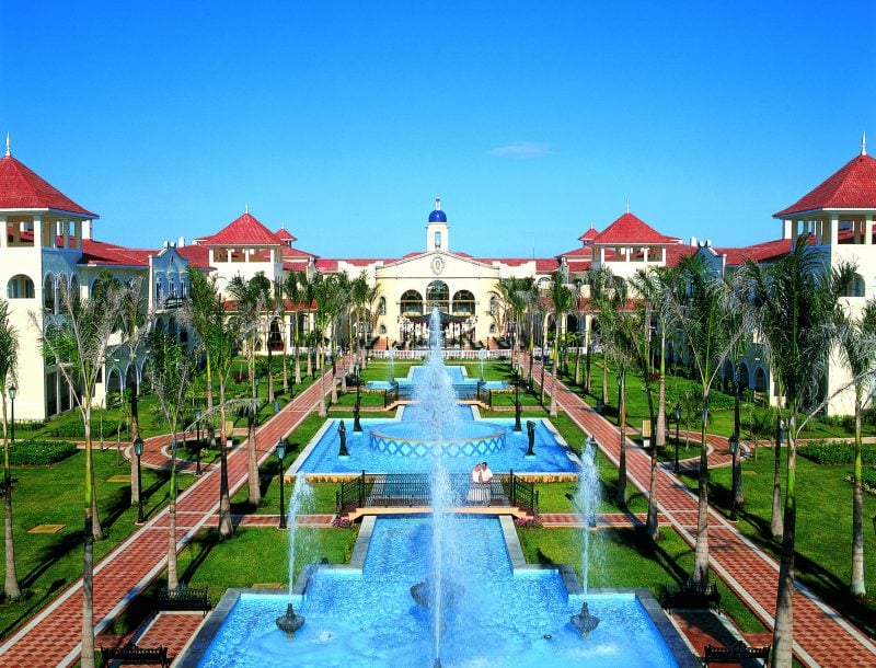 Zona de jardines del hotel Riu Palace Mexico tras su apertura en Playa del Carmen
