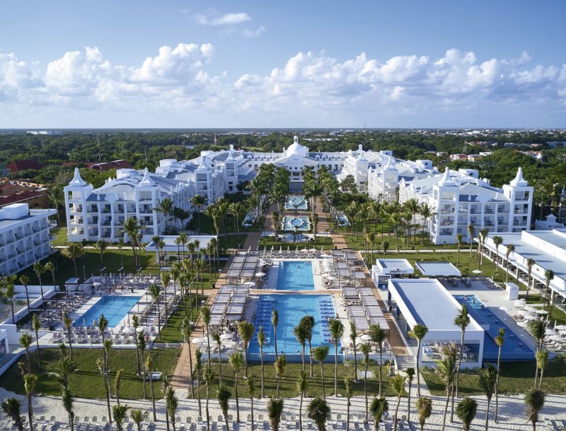 Instalaciones del hotel Riu Palace Riviera Maya en Playa del Carmen, en México