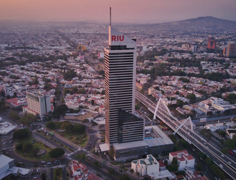 Der Wolkenkratzer des Hotels Riu Plaza de Guadalajara ist das erste Stadthotel der RIU-Hotelkette in Mexiko