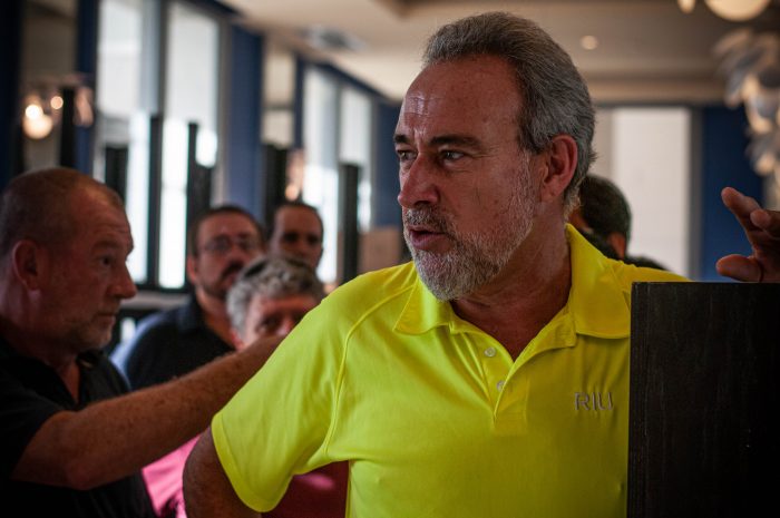 Luis Riu speaks to his team during the construction works of the Hotel Riu Palace Riviera Maya