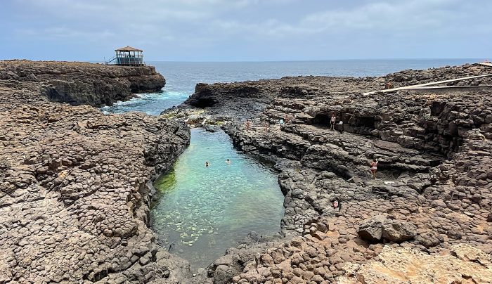 Piscina natural de agua ubicada en Buracona