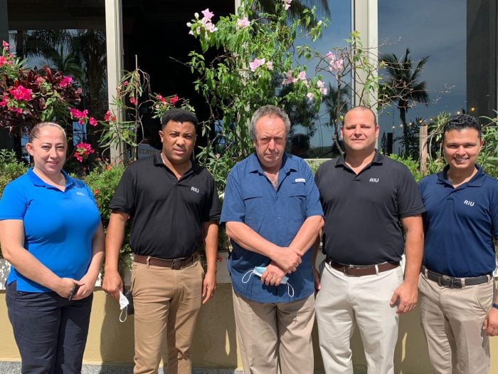 From left to right: Erika Rangel, production assistant manager; Salvador Almonte production assistant manager; Francisco Zamora, manager; Daniel Guzmán, host assistant manager; and Euzi Díaz, host assistant manager.