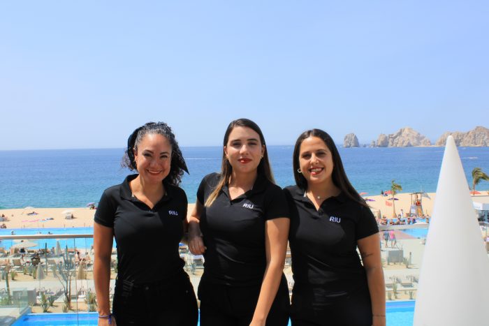 From left to right: Vania Ramirez, assistant manager; Carmen Alonso, manager and Andrea Taboada, assistant manager.