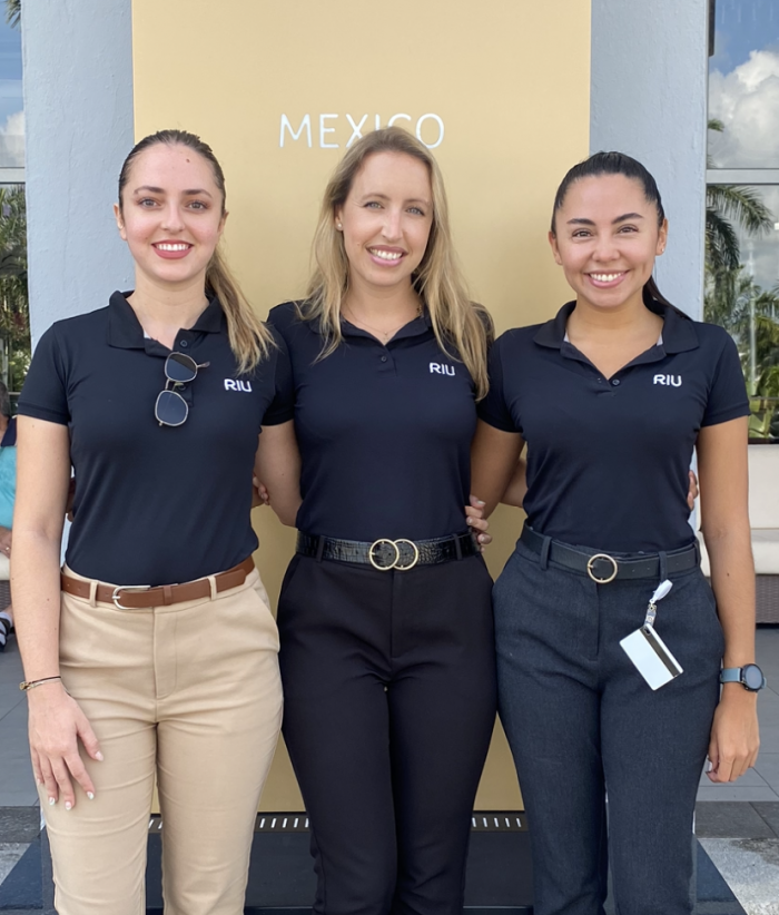 From left to right: Sara Hernández, assistant manager; Claudia Álvarez, manager and Emilia Pérez, assistant manager.