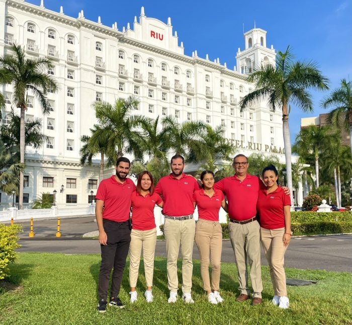 From left to right: Juan Cruz Fernández, assistant manager; Jessica Viridiana Lozano, assistant manager; Alexander Ramon Martin, manager; Jennifer Miroslava López, deputy director; Víctor Castellanos, deputy director and Abigail Arellano, deputy director.