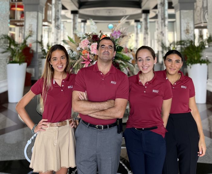 From left to right: Maria Sanchez, assistant manager; Xavier Sáez, manager; Mónica Montenegro, assistant manager and María Gil, assistant manager.