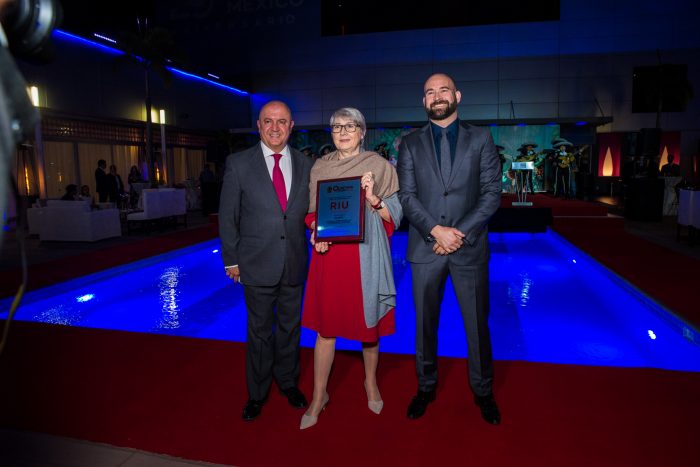 From left to right: Javier Aranda, General Director of the Tourism Promotion Council of Quintana Roo; Carmen Riu, CEO of RIU, and Joan Trian Riu, Board Member of RIU.