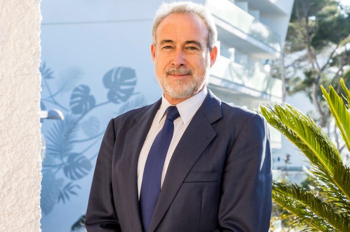 Luis Riu, CEO von RIU Hotels &amp; Resorts, präsentiert seine Prognosen für die neuen Projekte der Hotelkette im Jahr 2023