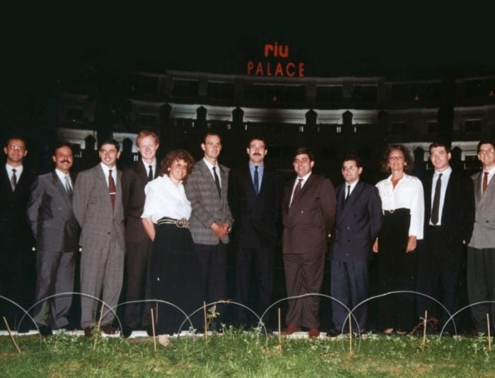 Luis Riu Güell (centro) y Félix Casado (derecha) en una de las inauguraciones de Riu Hotels ya con la marca Riu