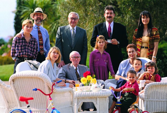 Cuatro generaciones de la familia Riu con el fundador de la cadena hotelera, Juan Riu, en el centro