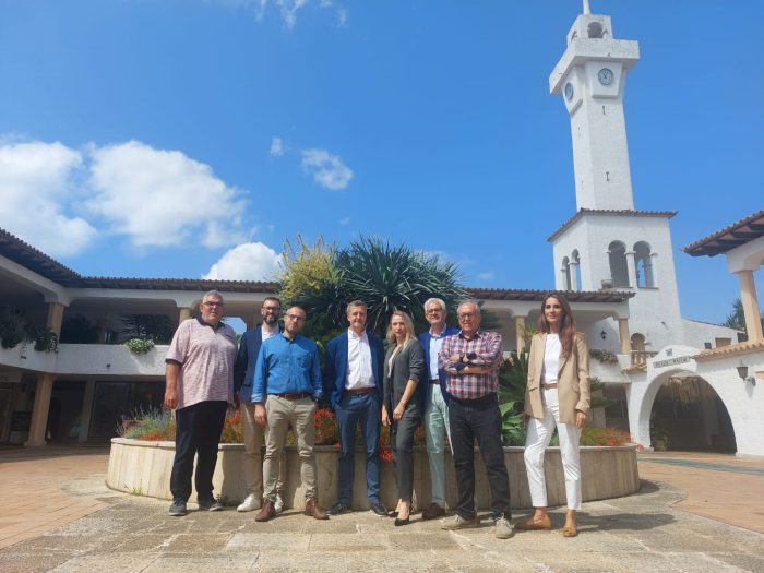 Von links nach rechts: Biel Cladera, Víctor Castro und Toni Guasp, funktioneller Support; Ernesta Simkute, Jose Luis Moreno, Toni Molina und Delia Robaina, Staff Rezeption.