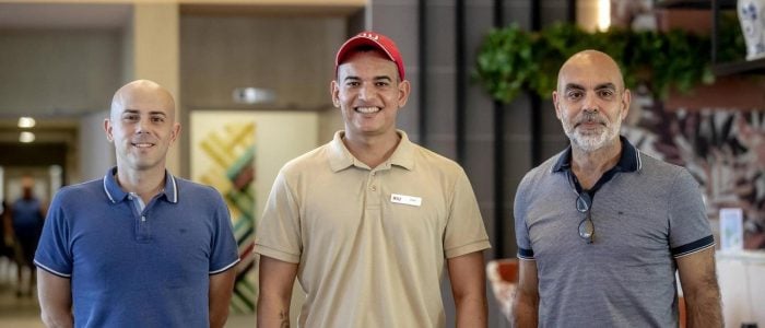 From left to right: Juanjo Henares is in charge of the training course; Daniel Souza, commis waiter at the Riu San Francisco and Pere Torrens, Training Director at RIU. B. Ramon/Diario de Mallorca.