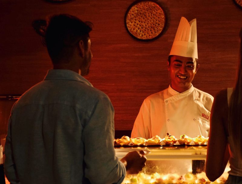 Eine der Buffet-Stationen im Hotel Riu Dubai, das Teil des All-Inclusive-Angebots von RIU ist