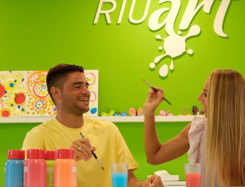 Painting activities at the Hotel Riu Dubai is also included in the All Inclusive offer