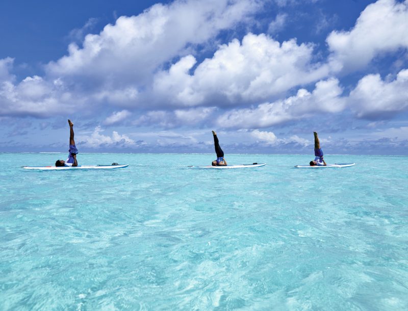 Yoga-Kurs im Meer ist Teil des RiuFit-Programms, das von den RIU All-Inclusive Hotels organisiert wird