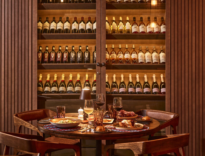 A ready table and a selection of first-class drinks in the Elite Club Restaurant of the hotel Riu Palace Kukulkan in Cancun.