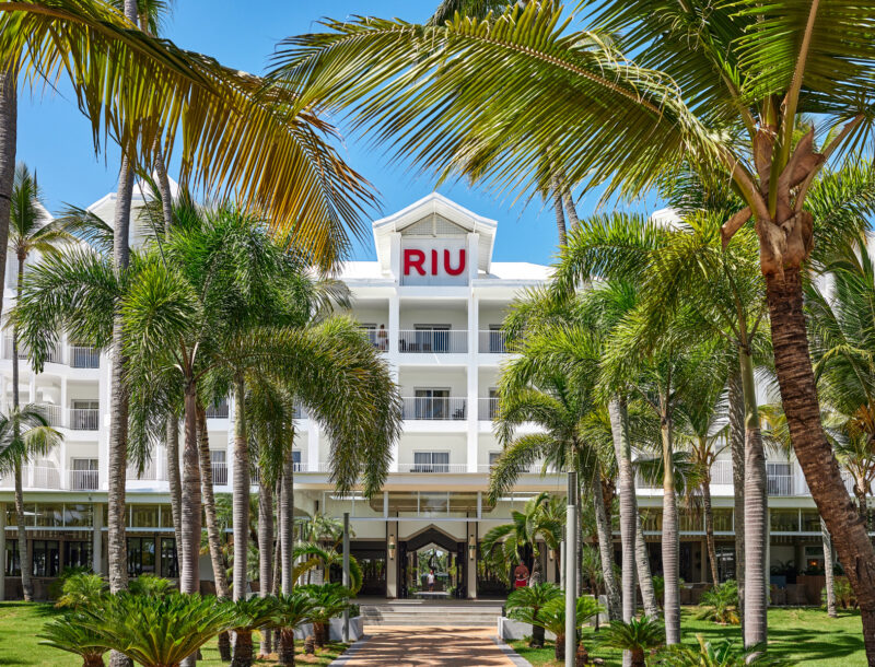 Der Haupteingang des Hotels Riu Palace Macao in Punta Cana nach der Renovierung im Jahr 2023.
