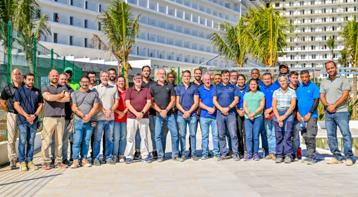 Luis Riu, CEO of the chain, in the center with the team responsible for the construction of the hotel Riu Palace Aquarelle in Falmouth (Jamaica).