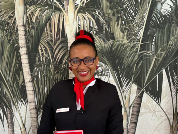 Artemisa Eunice Livramento Santos, Front Desk Managerin.