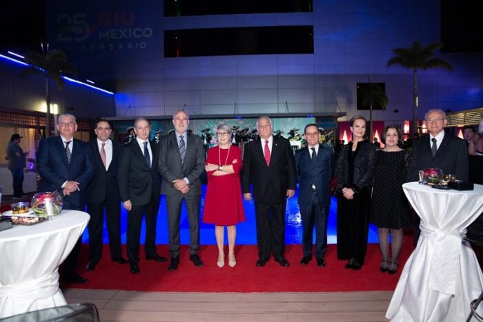 The RIU Hotels & Resorts Board of Directors at the chain's 25th anniversary celebration in Mexico, with Carmen and Luis Riu and Pepe Moreno, Director of Sales and Marketing (left)
