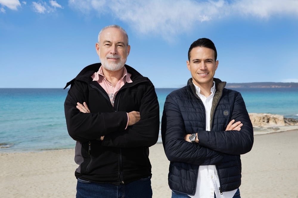 Luis Riu and Luis Riu Rodríguez on the beach at the Hotel Riu Palace La Mola in Formentera