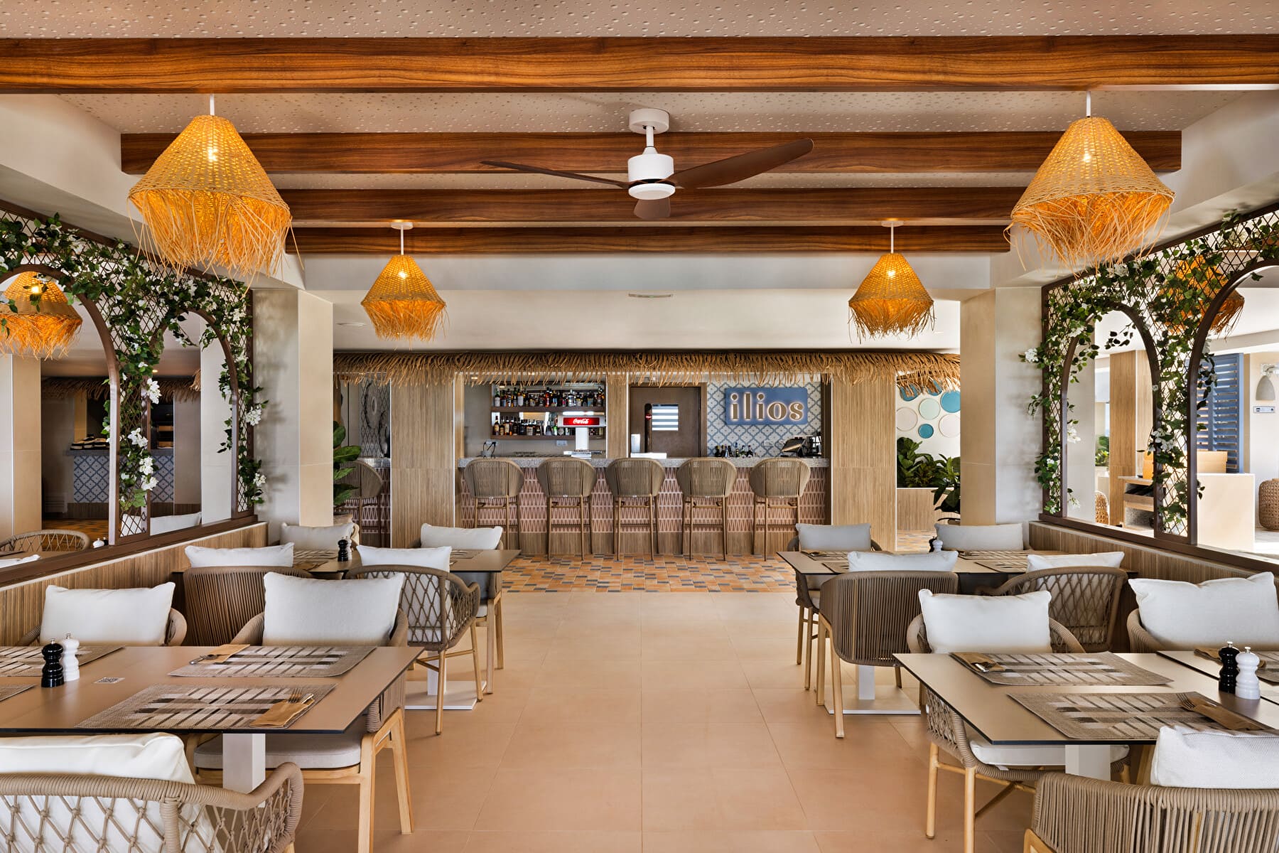 Snack restaurante a la carta del hotel Riu Palace La Mola en Formentera