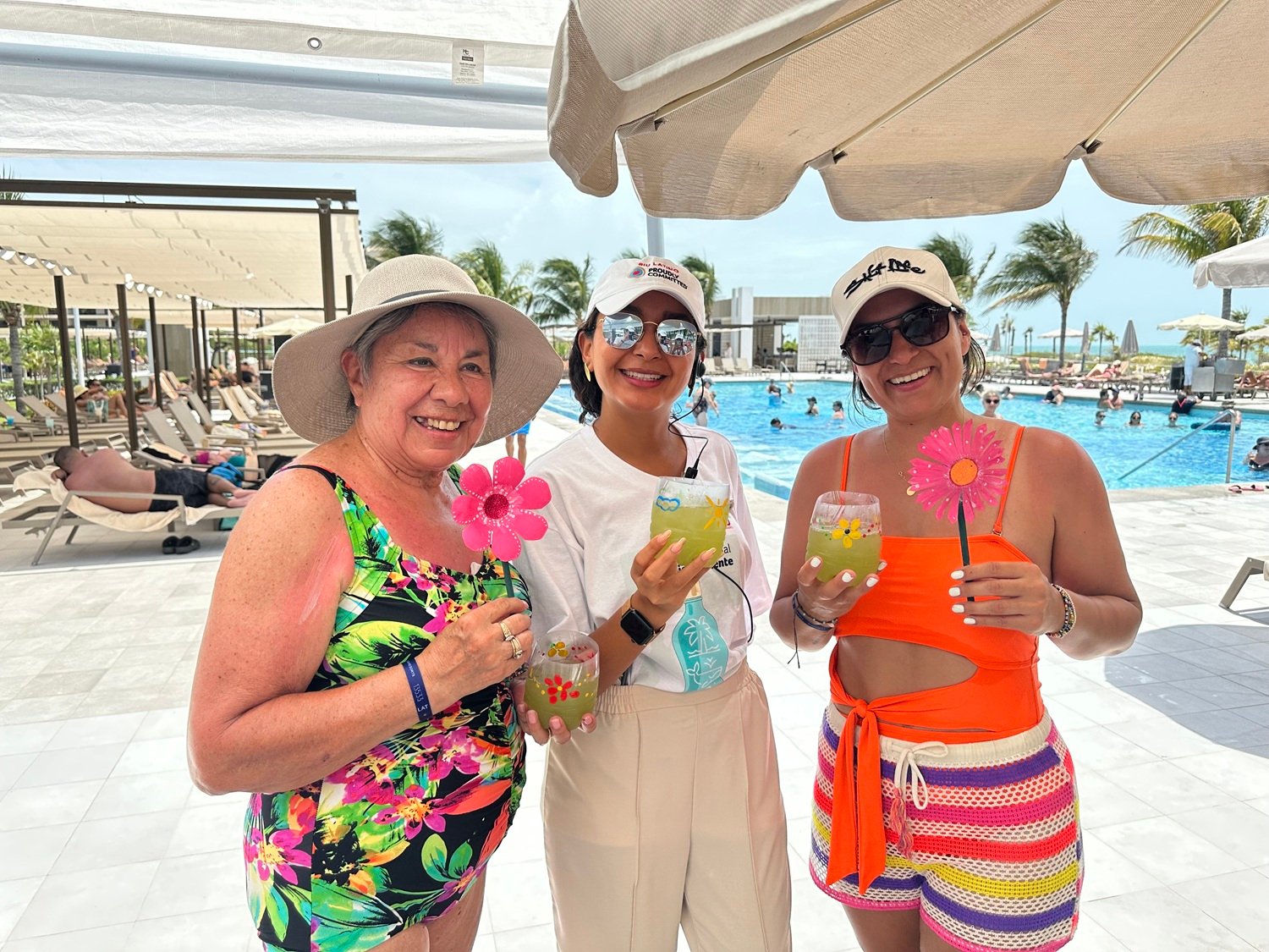 Equipo del hotel Riu Latino, en México