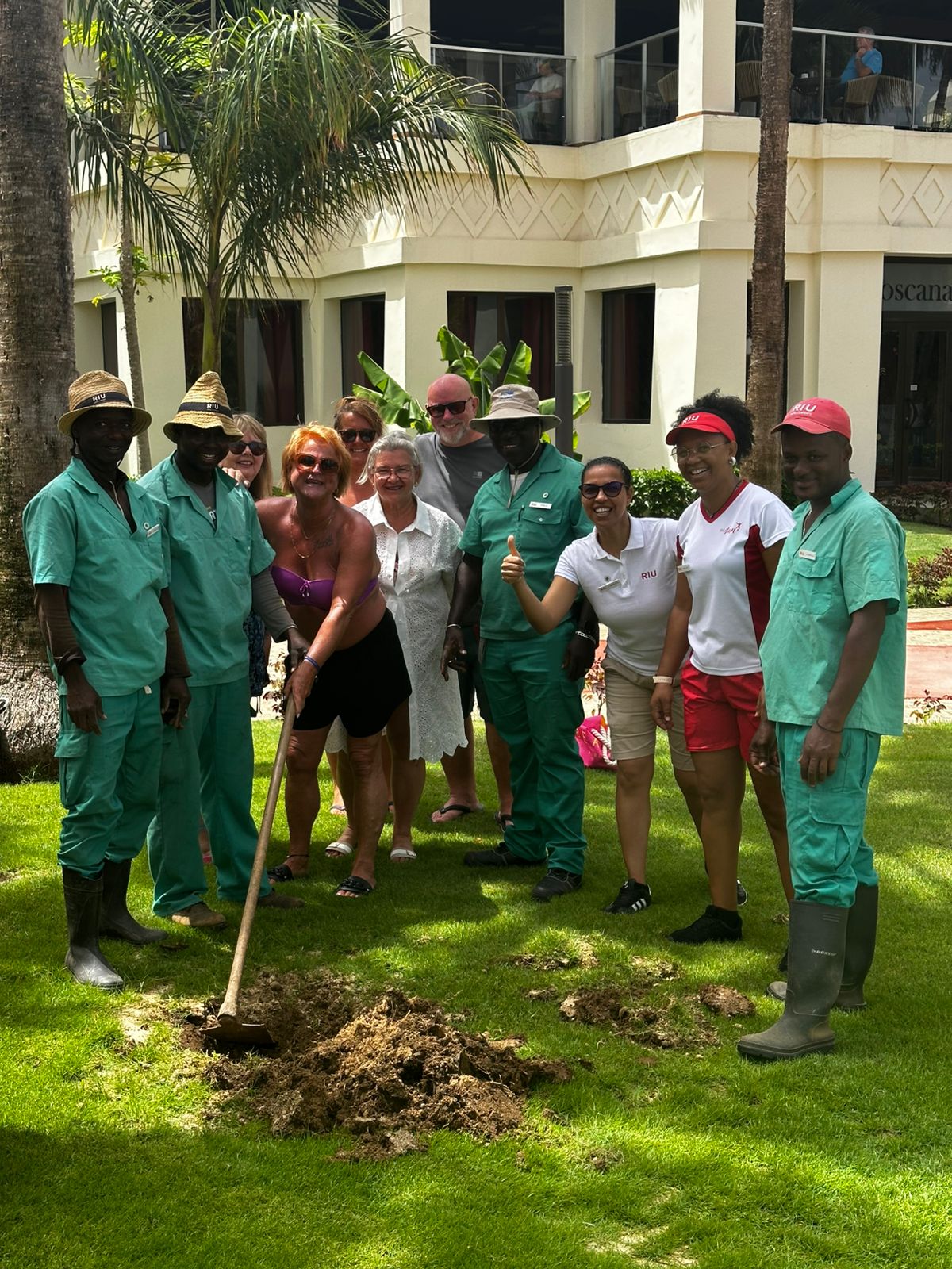 Equipo del hotel Riu Karamboa, en Cabo Verde