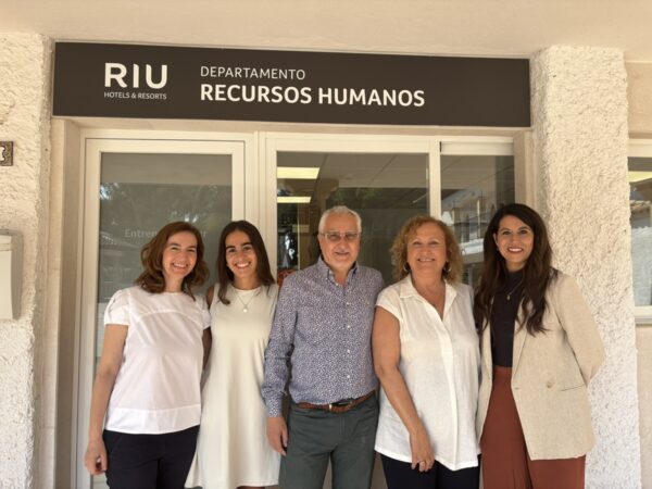 De izquierda a derecha: Ana María González, Aina Garau, Juan Carlos García, Marga Crespí, y Anahí Villagran.
