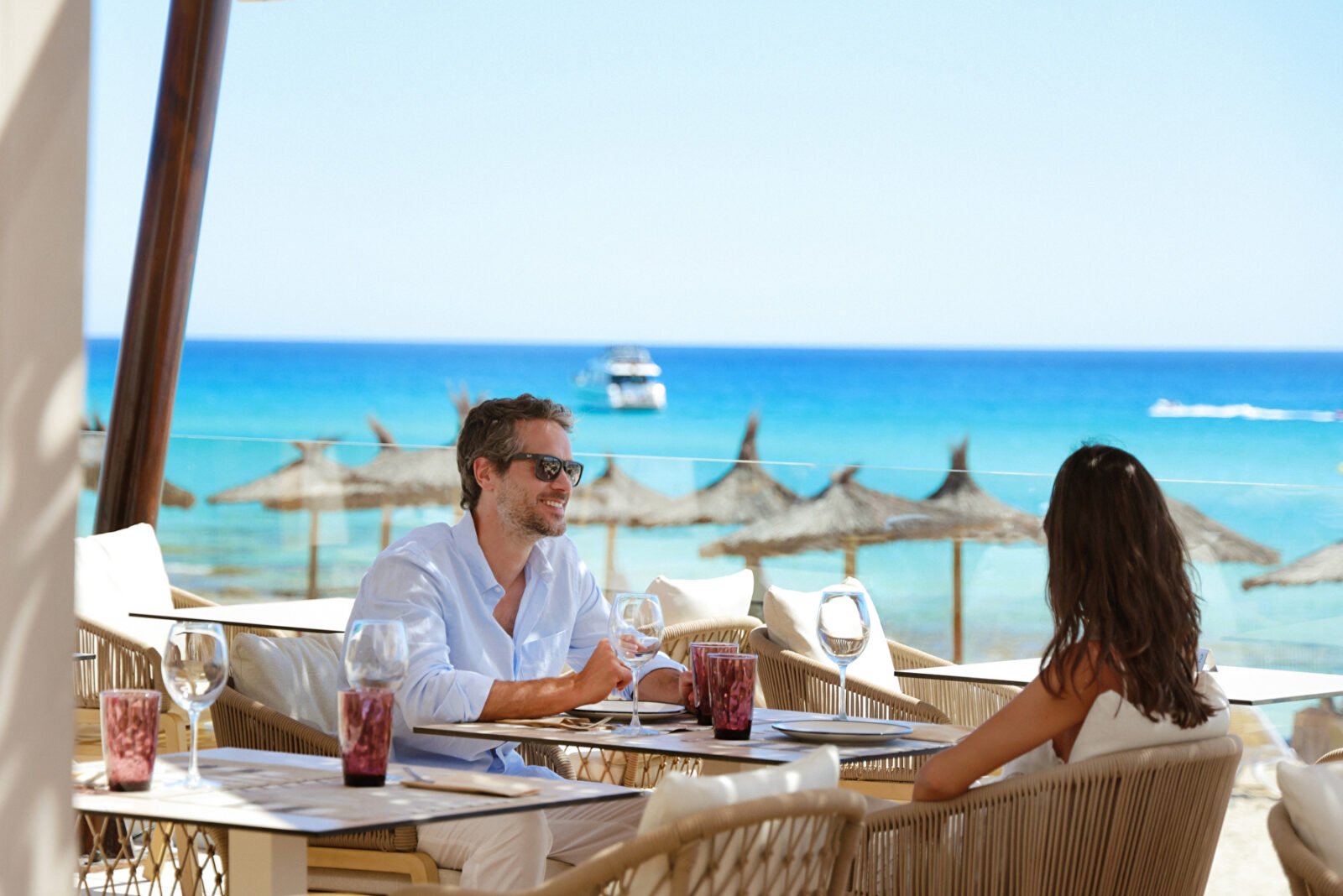La imagen tiene un atributo ALT vacío; su nombre de archivo es Riu-hotels-1600x1068.jpg