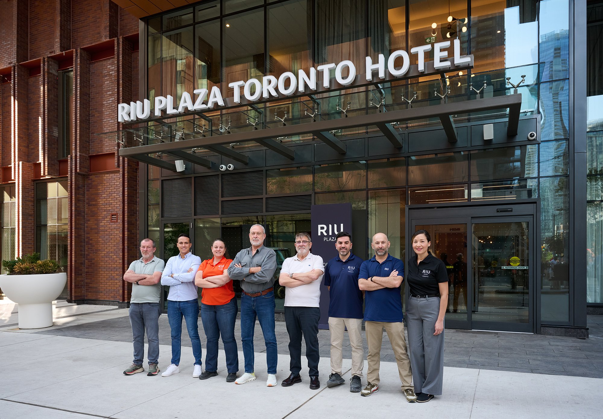 Equipo directivo encargado de la apertura del Riu Plaza Toronto, primer hotel de RIU Hotels & Resorts en Canadá