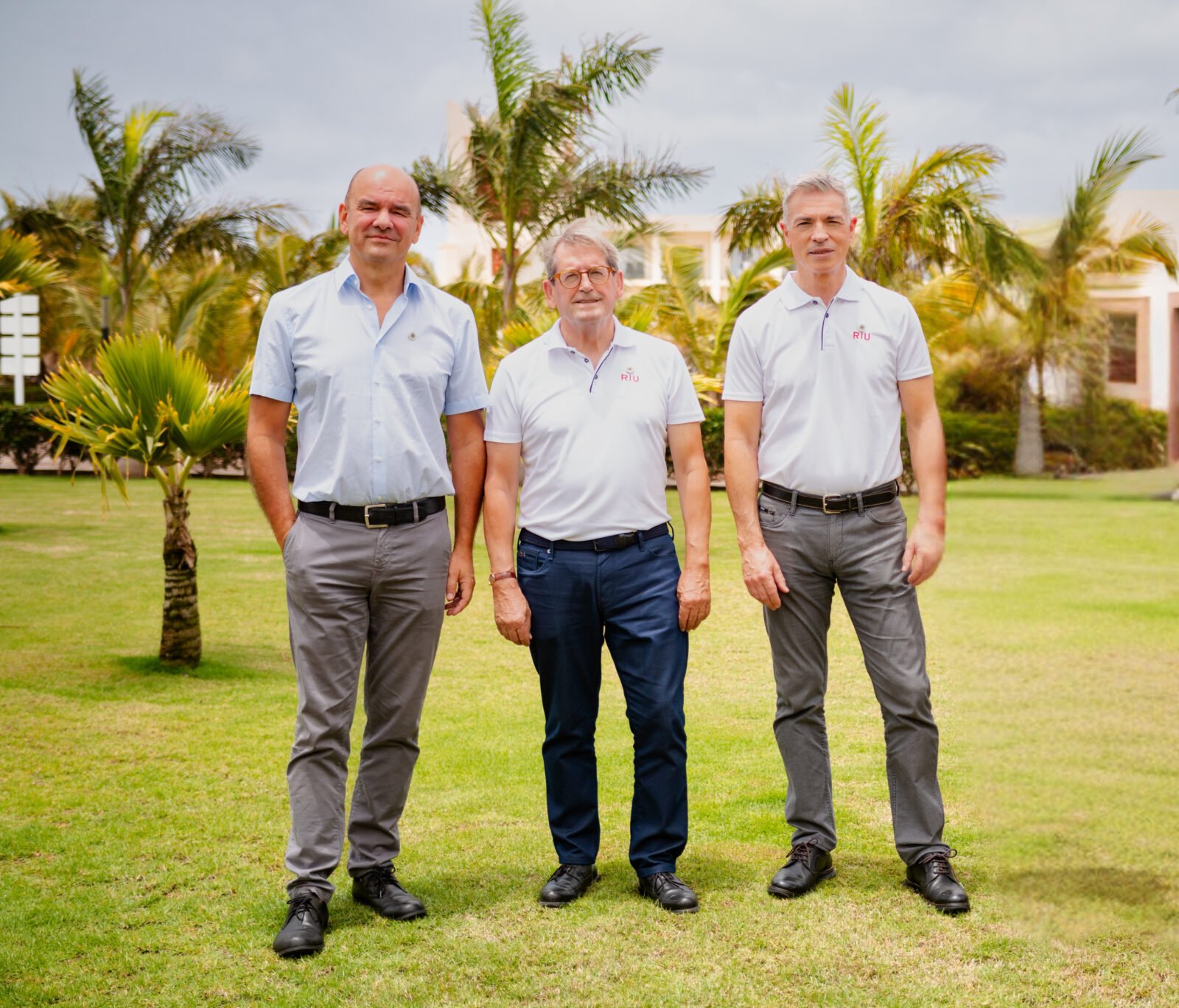 Von links nach rechts: Sergio Lobenstain, Betriebsleiter; Félix Casado, Vorstandsmitglied von RIU, und Juan Carlos Dreher, Betriebsleiter