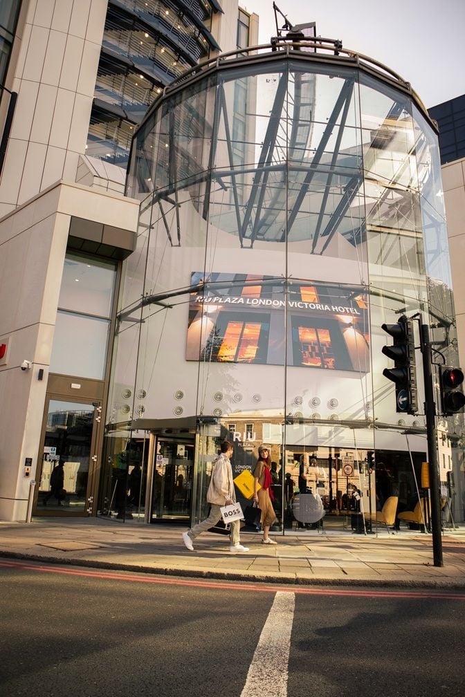 Facade of the Riu Plaza London Victoria Hotel