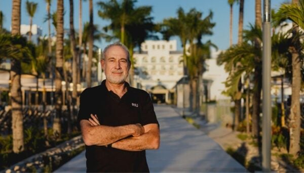 Luis Riu, CEO de RIU Hotels & Resorts, en el hotel Riu Jalisco
