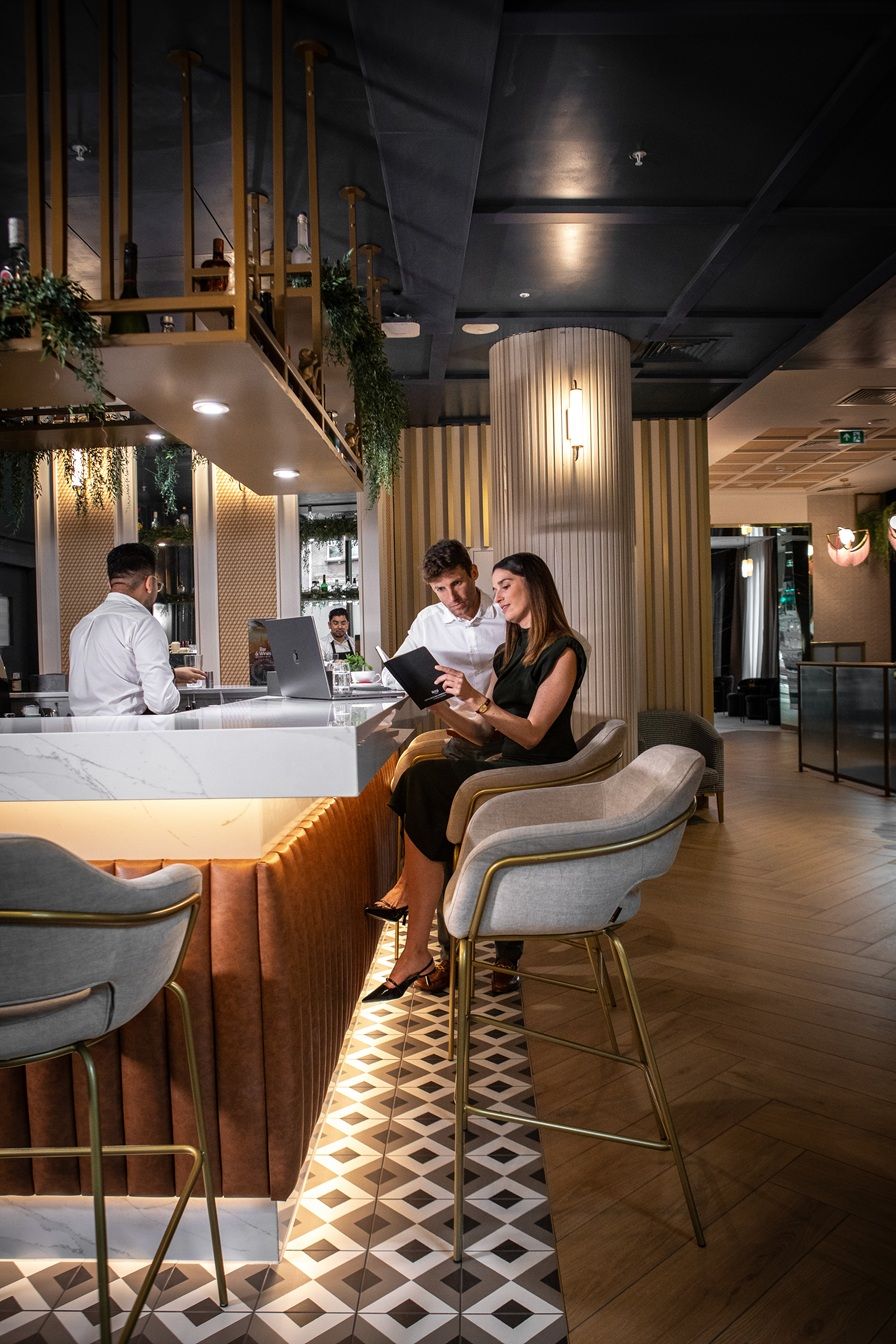 Lobby bar at the Riu Plaza London Victoria Hotel