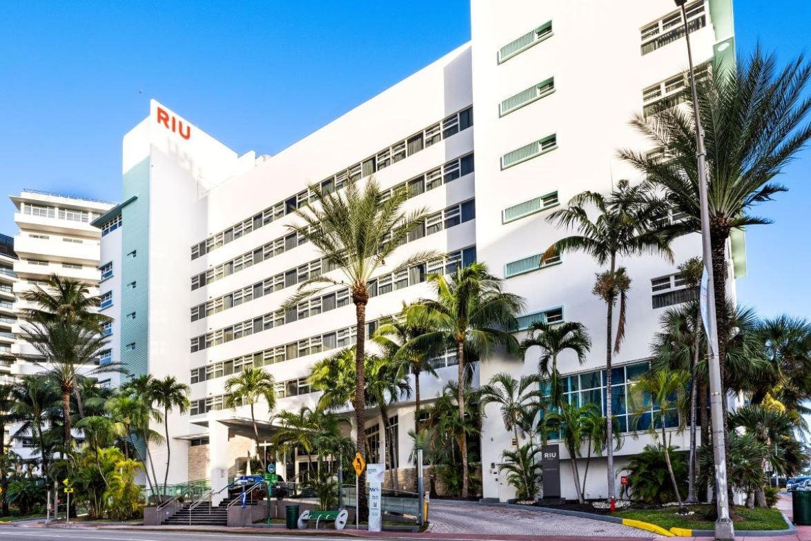 Foto de la fachada del hotel Riu Plaza Miami Beach en Miami.