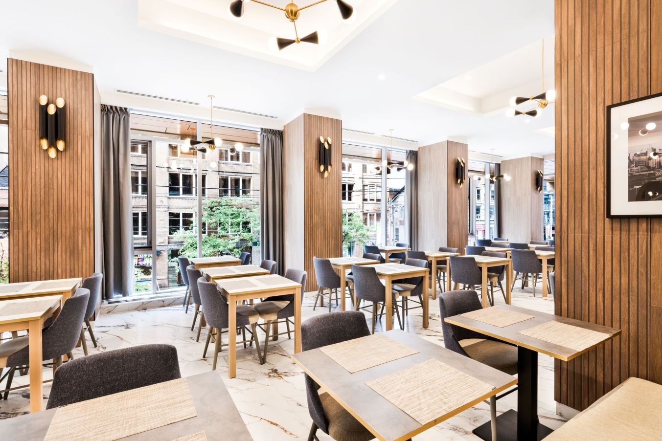 Imagen del restaurante del hotel Riu Plaza Toronto.