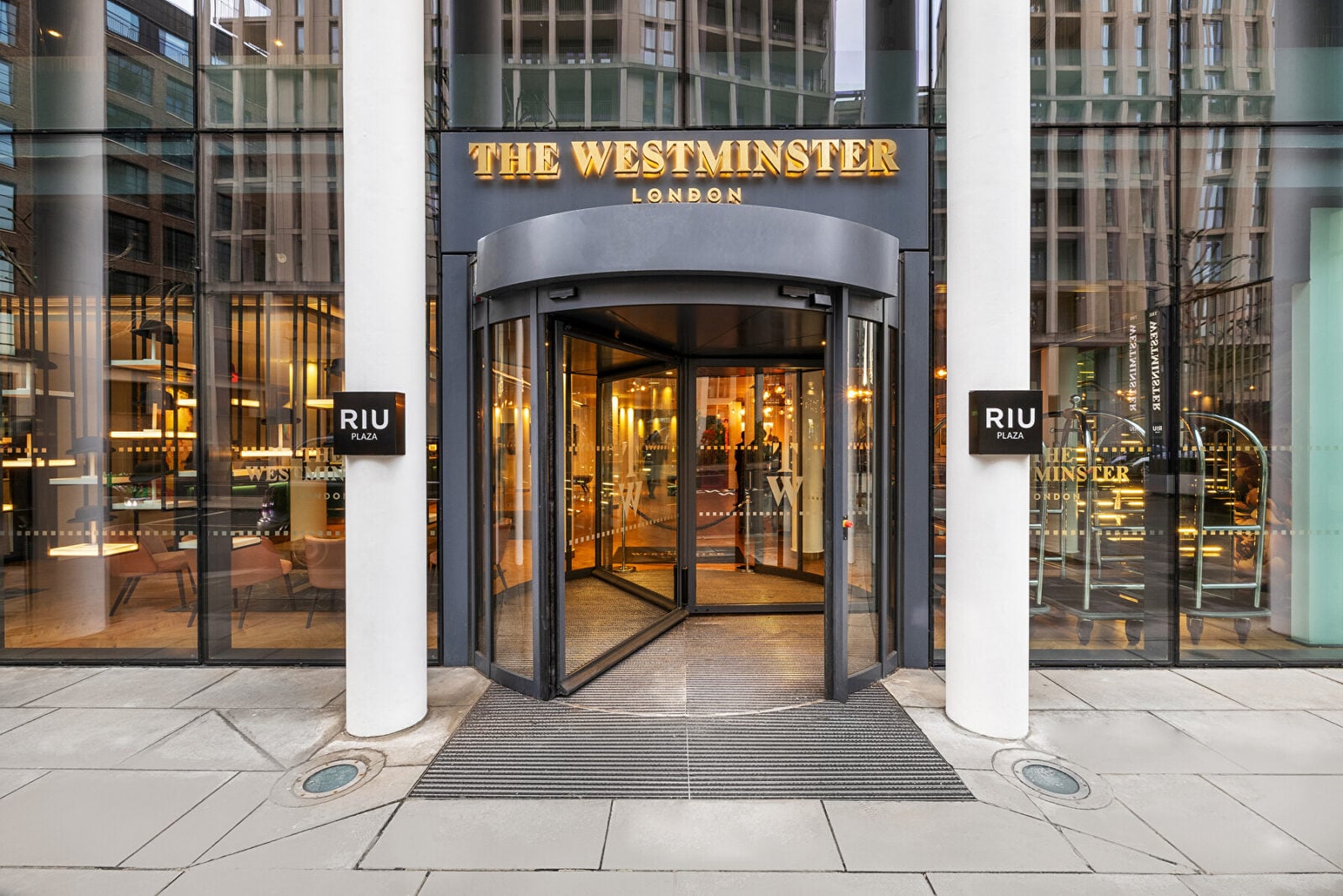 Entrada al hotel Riu Plaza London The Westminster, segundo hotel de la cadena RIU en Londres