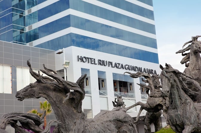 Image of the facade of the Hotel Riu Plaza Guadalajara