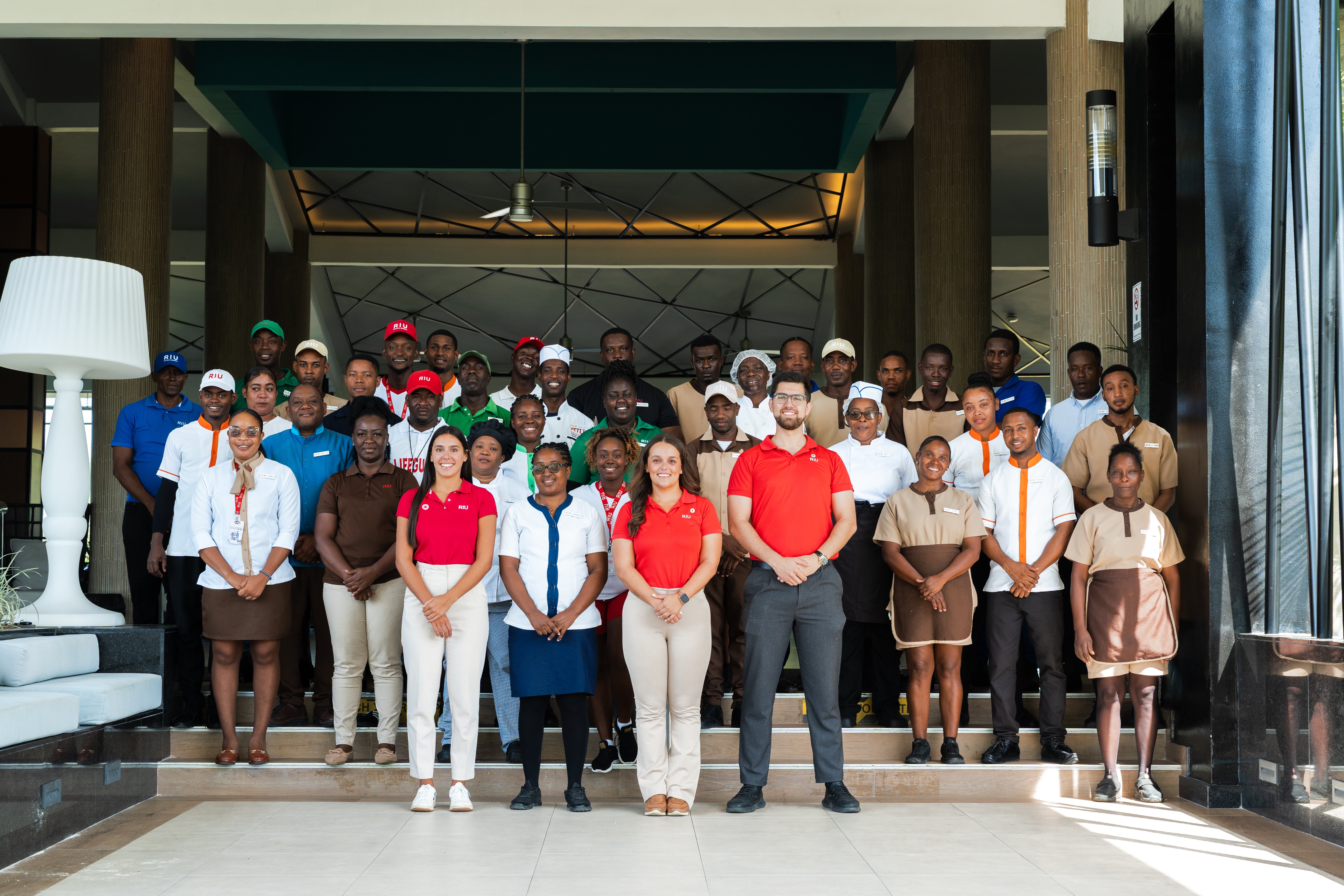 Representantes de los equipos de distintas áreas de los hoteles RIU en Jamaica