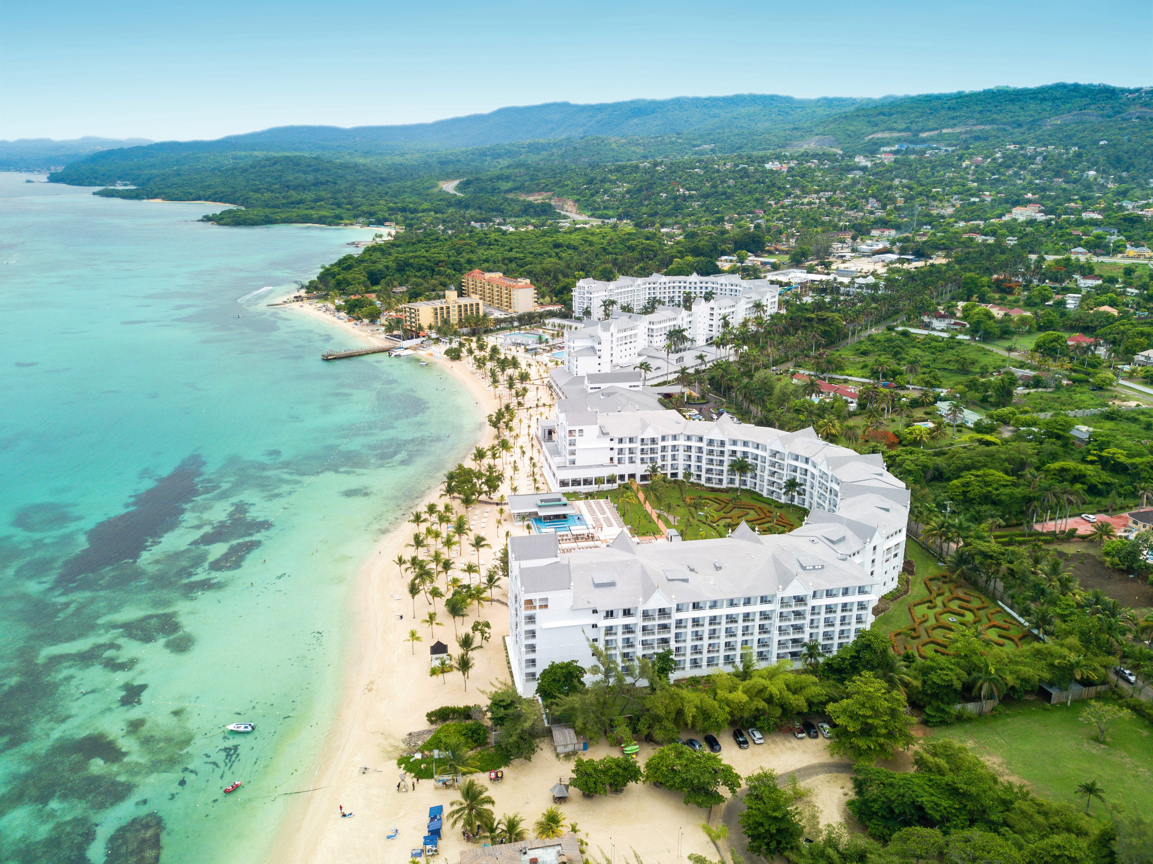 Luftaufnahme der Hotelanlage Riu Ocho Rios in Jamaika.