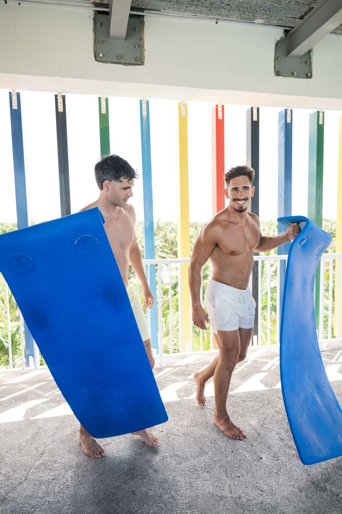 Clientes de RIU se preparan para lanzarse por un tobogán del Splash Water World