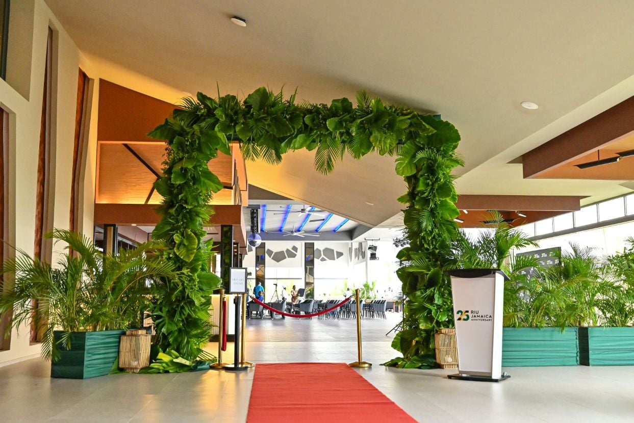 Arco decorativo durante el evento del 25 aniversario de RIU en Jamaica.