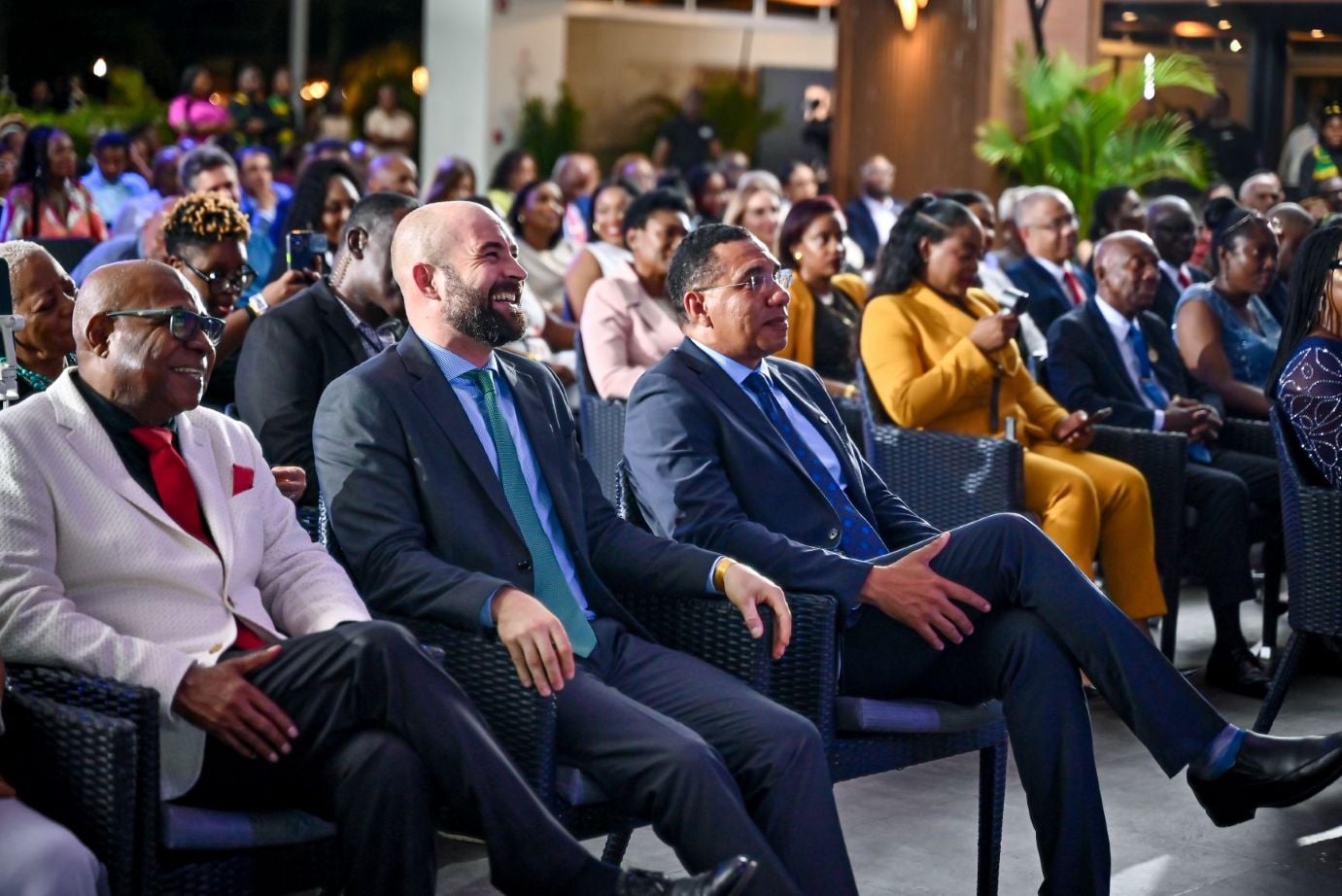 Joan Train Riu y el Primer Ministro, Andrew Holness, durante la gala del 25 aniversario de RIU en Jamaica.