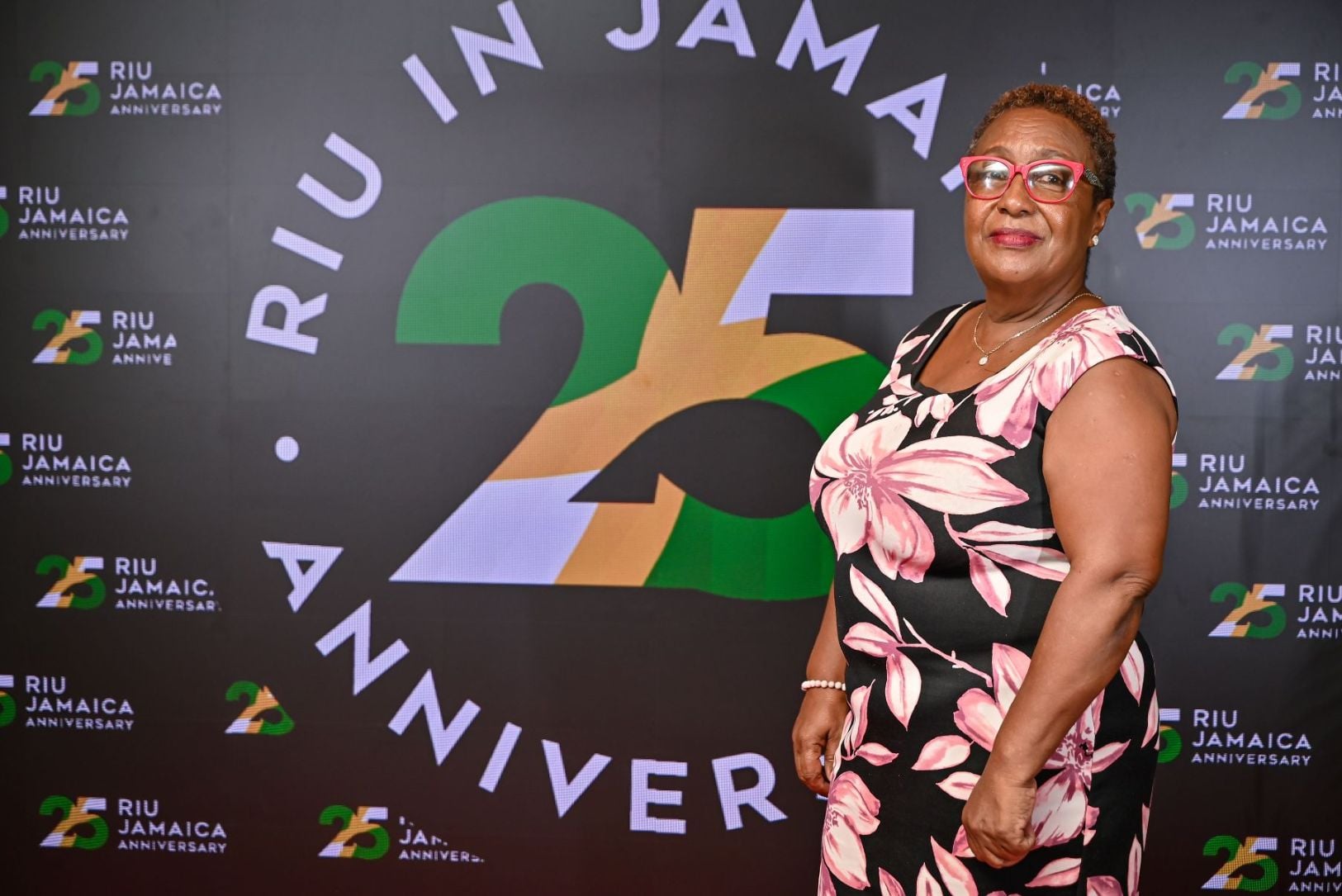 Imagen 13: sesión de fotos en el fotocall del evento del 25 aniversario de RIU de Jamaica.