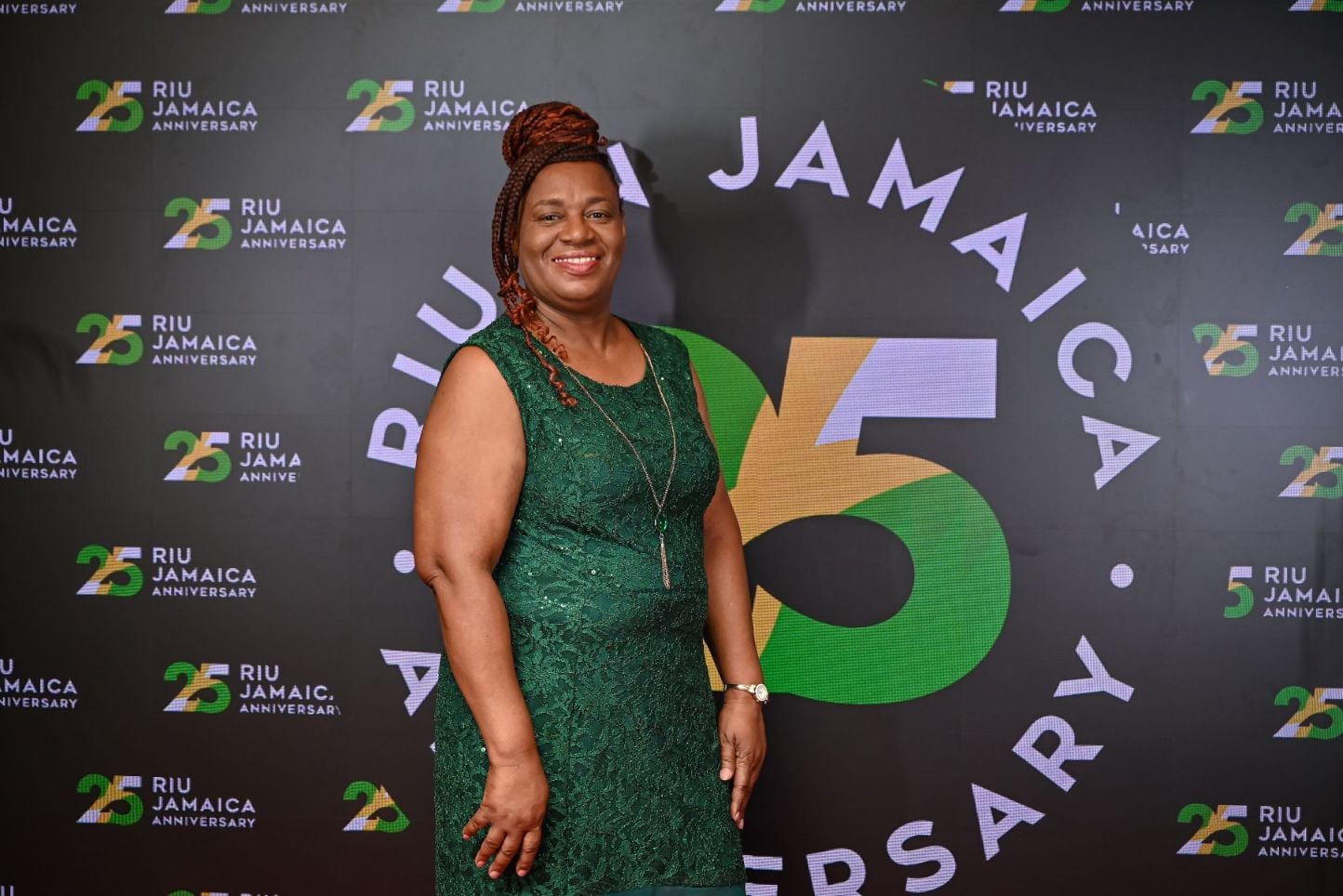 Imagen 14: sesión de fotos en el fotocall del evento del 25 aniversario de RIU de Jamaica.