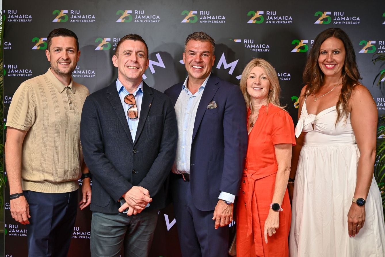 Imagen 16: sesión de fotos en el fotocall del evento del 25 aniversario de RIU de Jamaica.