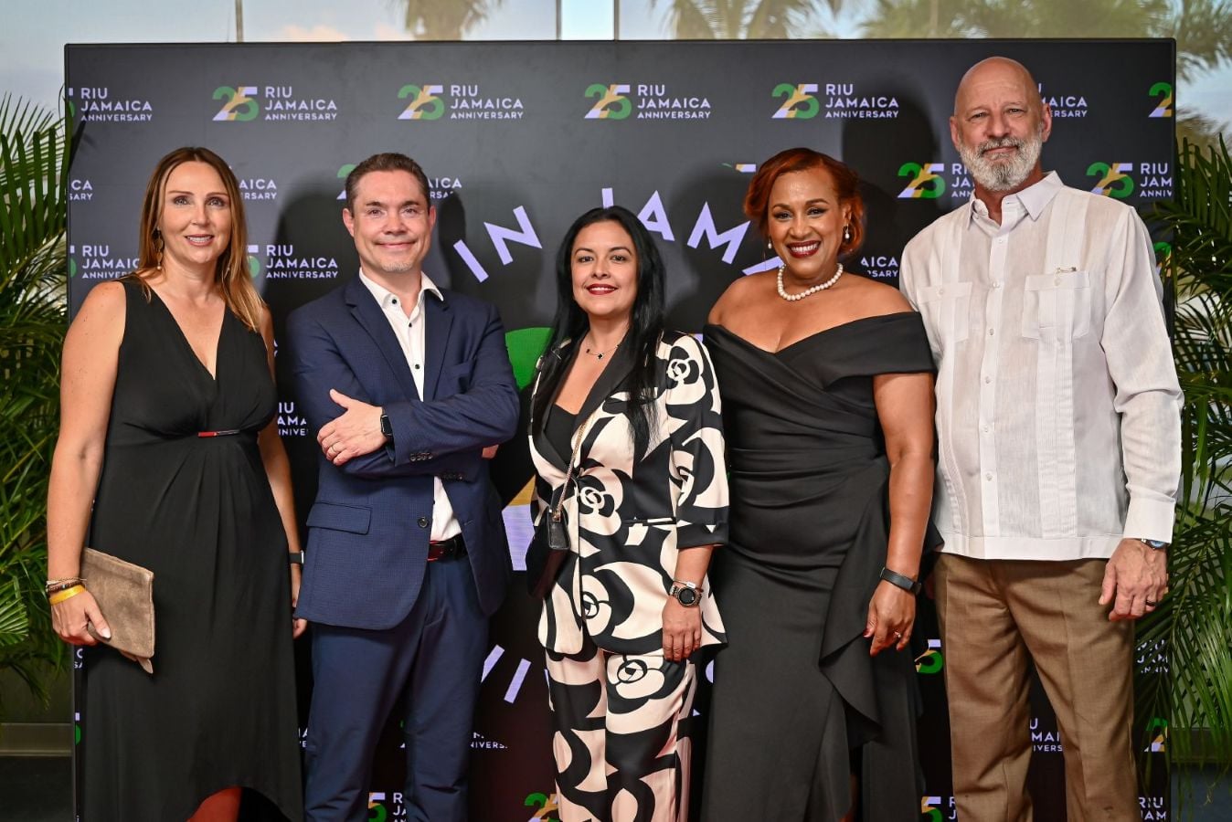 Imagen 18: sesión de fotos en el fotocall del evento del 25 aniversario de RIU de Jamaica.