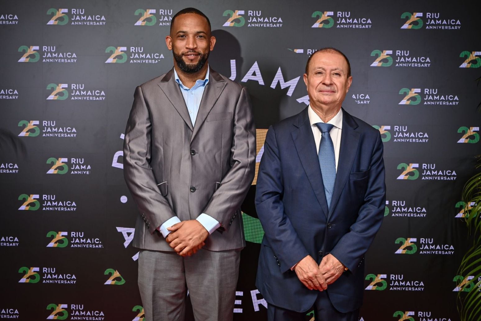 Imagen 19: sesión de fotos en el fotocall del evento del 25 aniversario de RIU de Jamaica.