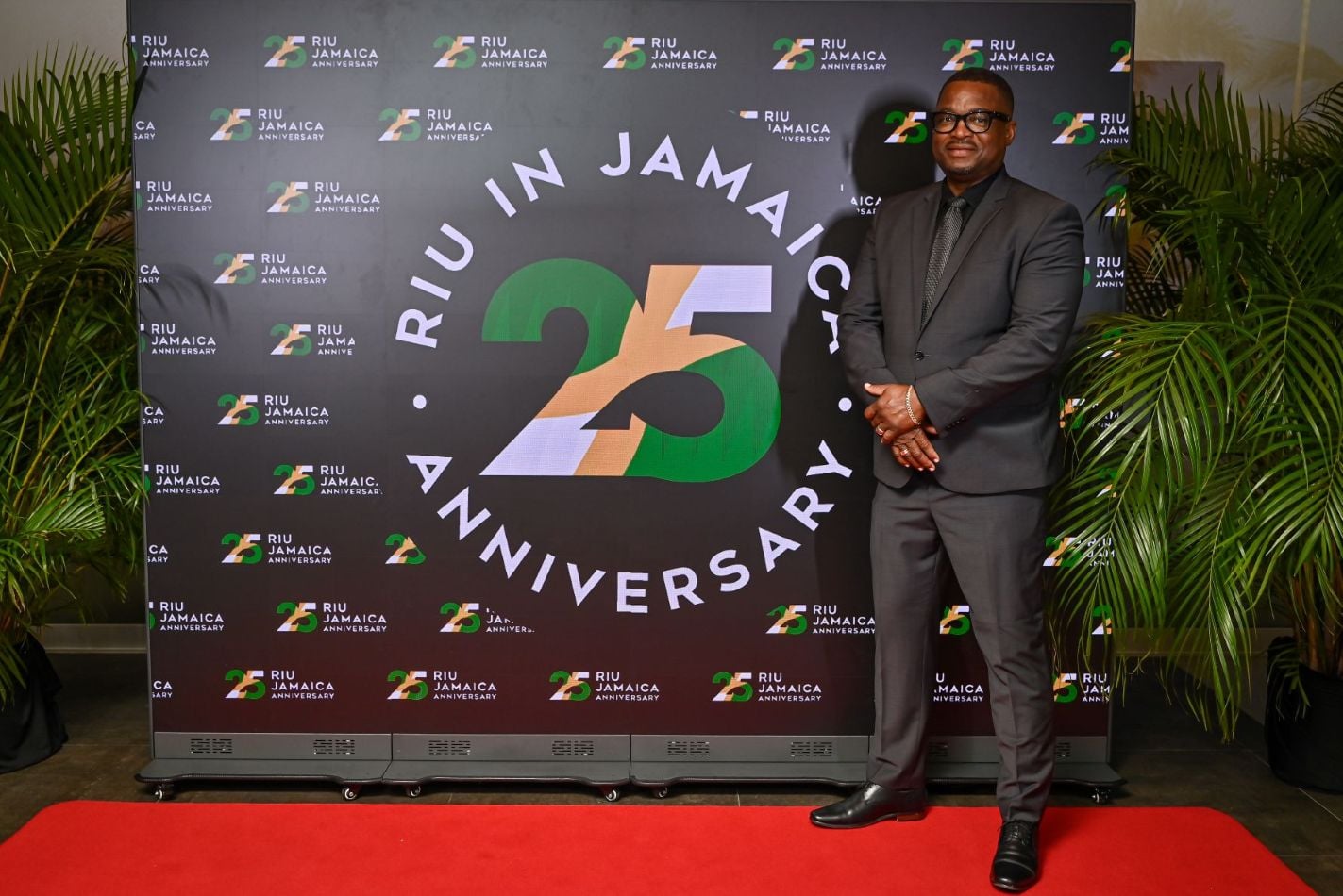 Imagen 30: sesión de fotos en el fotocall del evento del 25 aniversario de RIU de Jamaica.